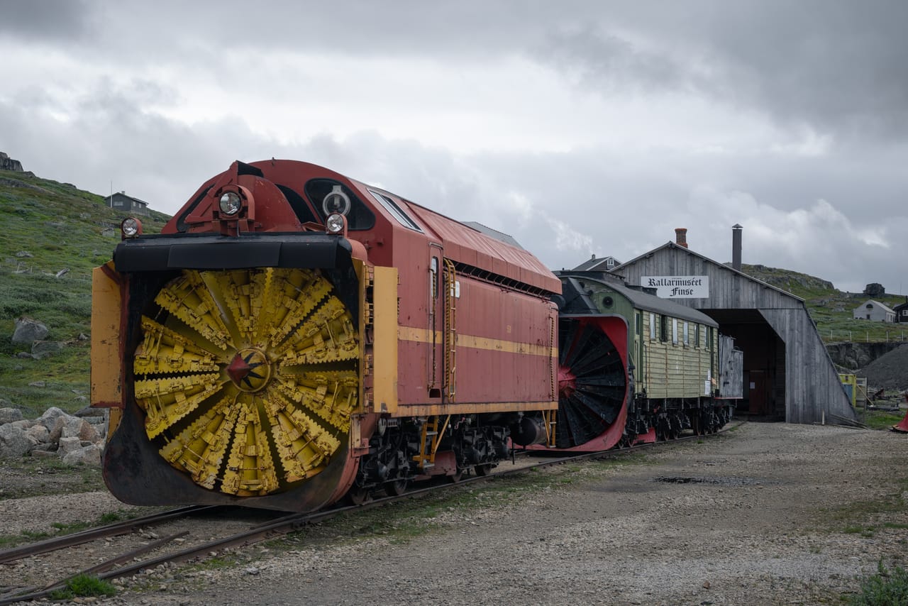 Gammel roterende snøplog utstilt ved Rallarmuseet på Finse.